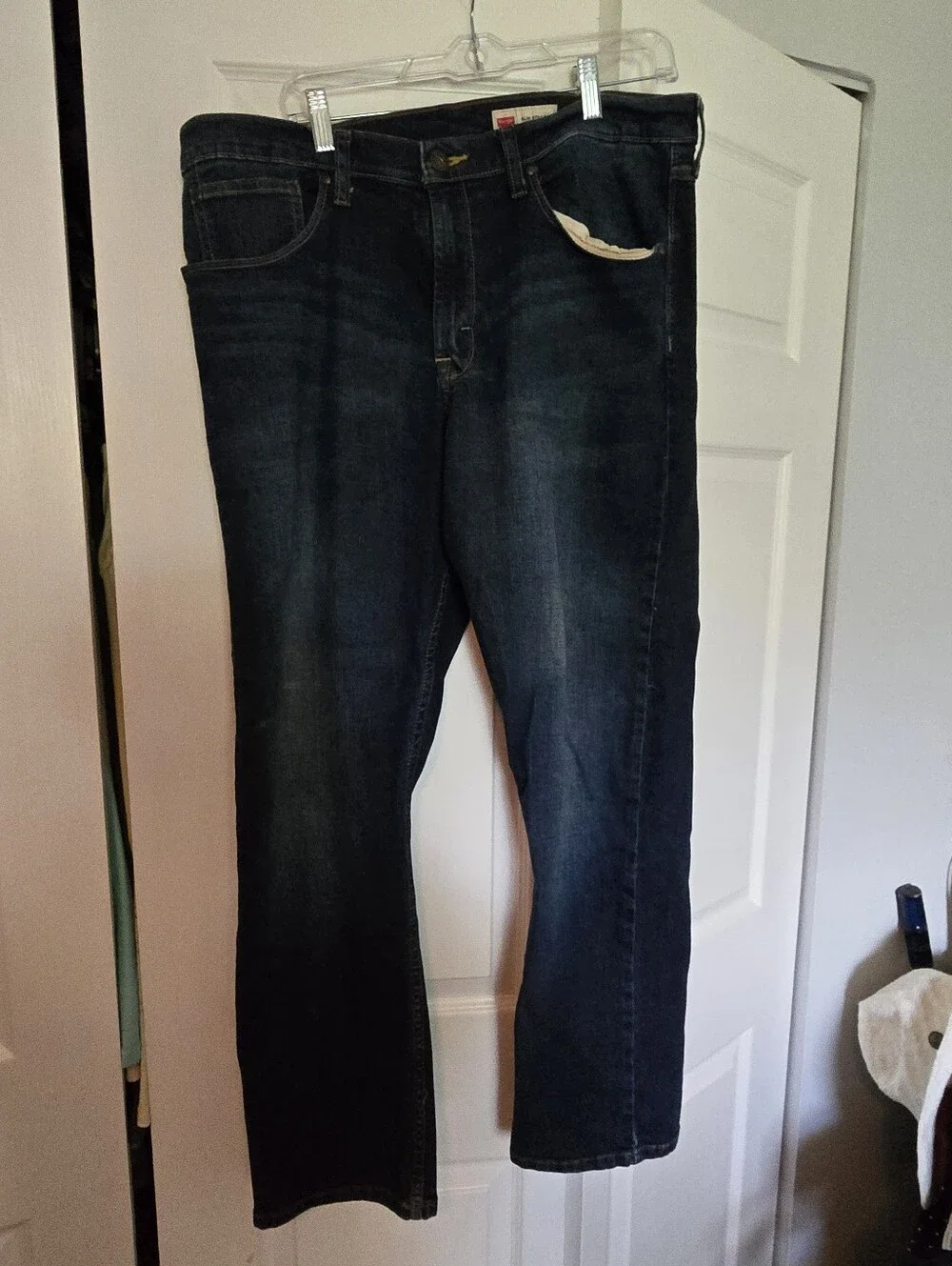 Wrangler Men’s Dark Indigo Relaxed Jeans - Picture 2 of 4